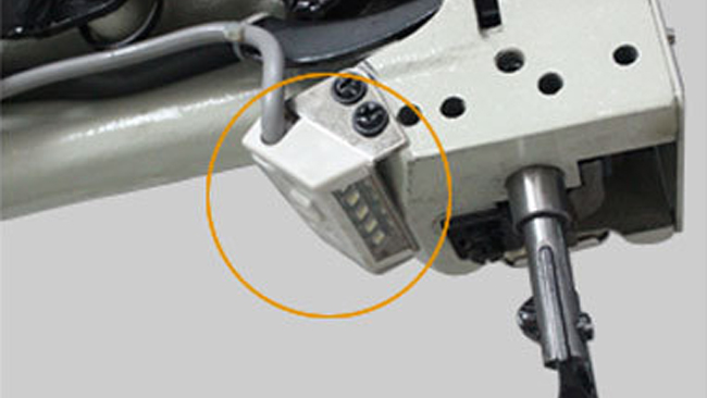 Weiße vertikale computergesteuerte Nähmaschine des Haken-50KG